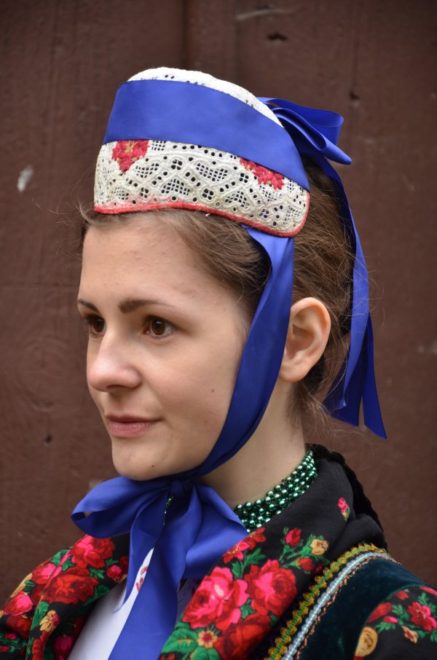 Eibacher Tracht Frauentracht Kopfbedeckung Rot Seite
